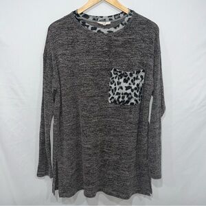 Easel Grey Leopard Pocket Long Sleeve Top Women’s Size Small